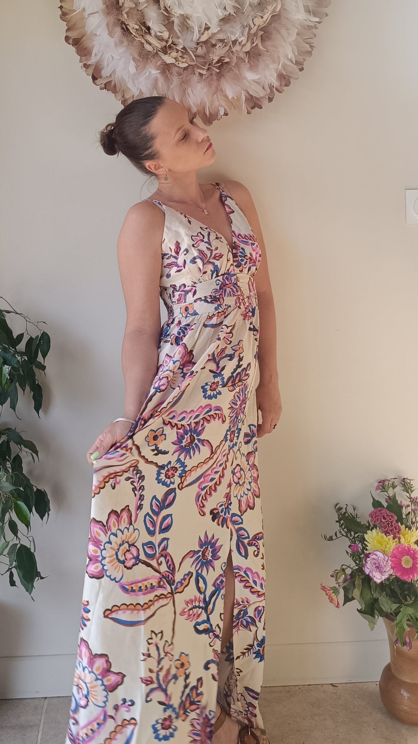 Robe longue écru col V et fente