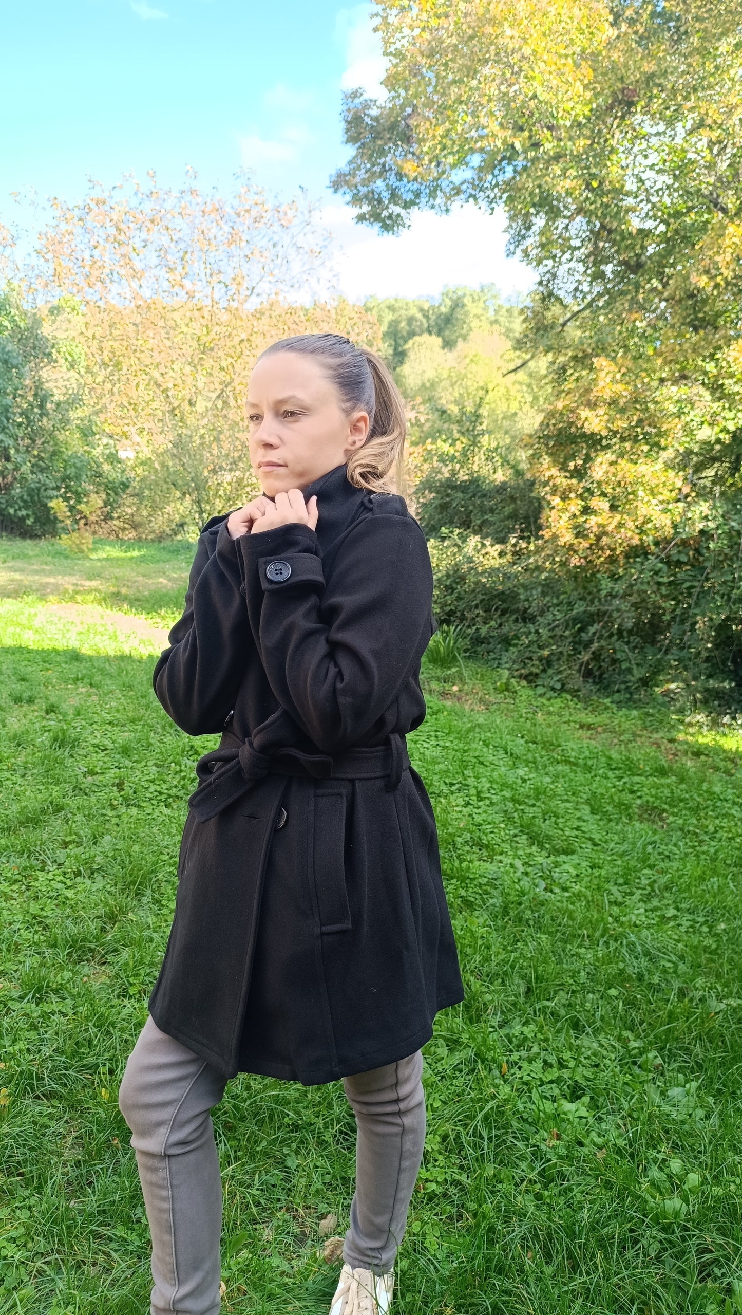 Manteau feutrine par-dessus noir