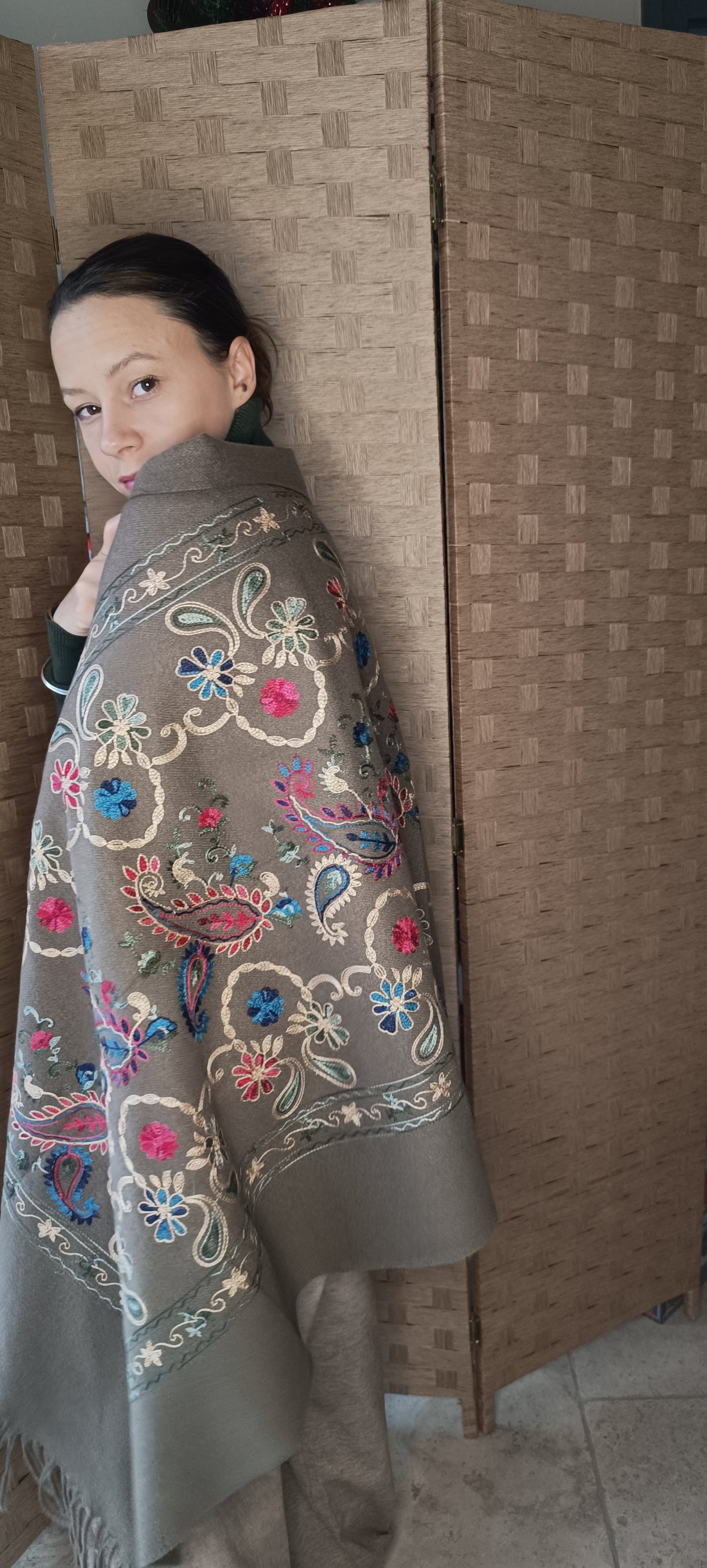 Echarpe douce brodée