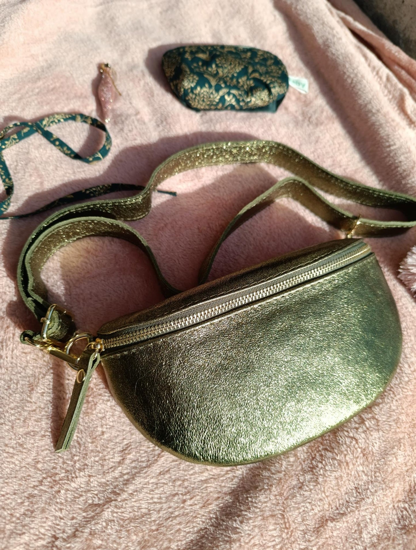 Sac banane vert satiné