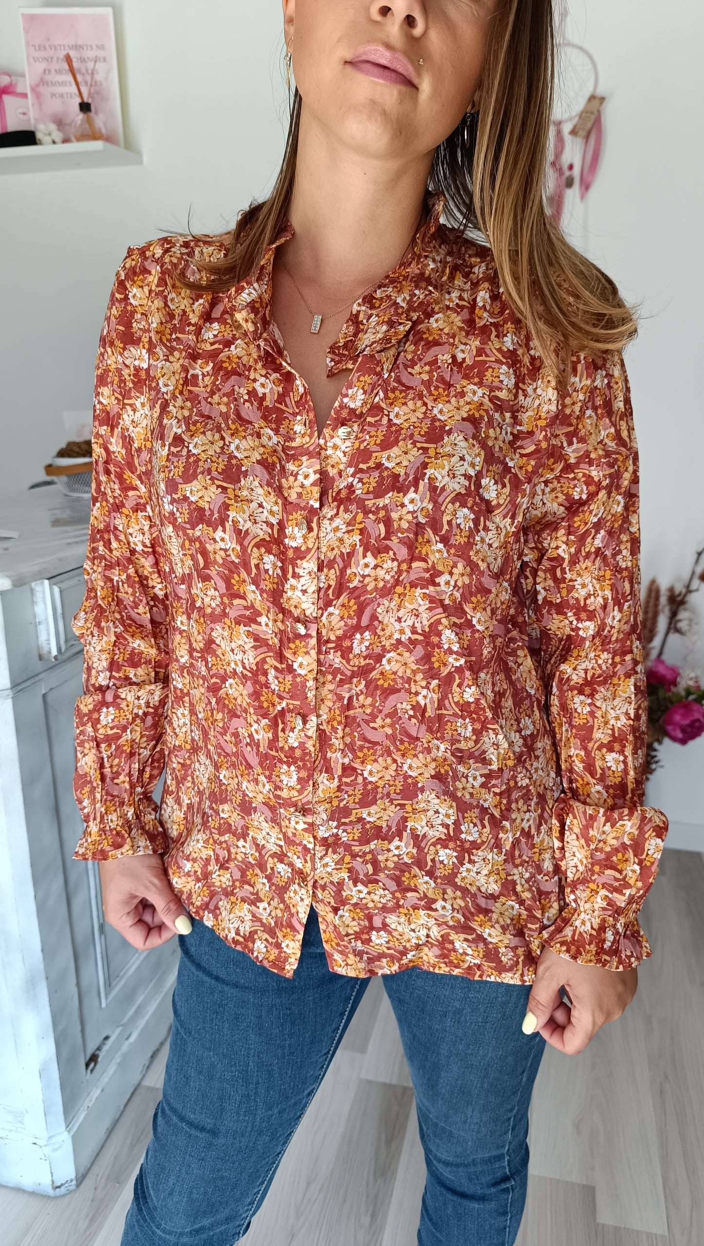 Chemise a motifs et boutons doré