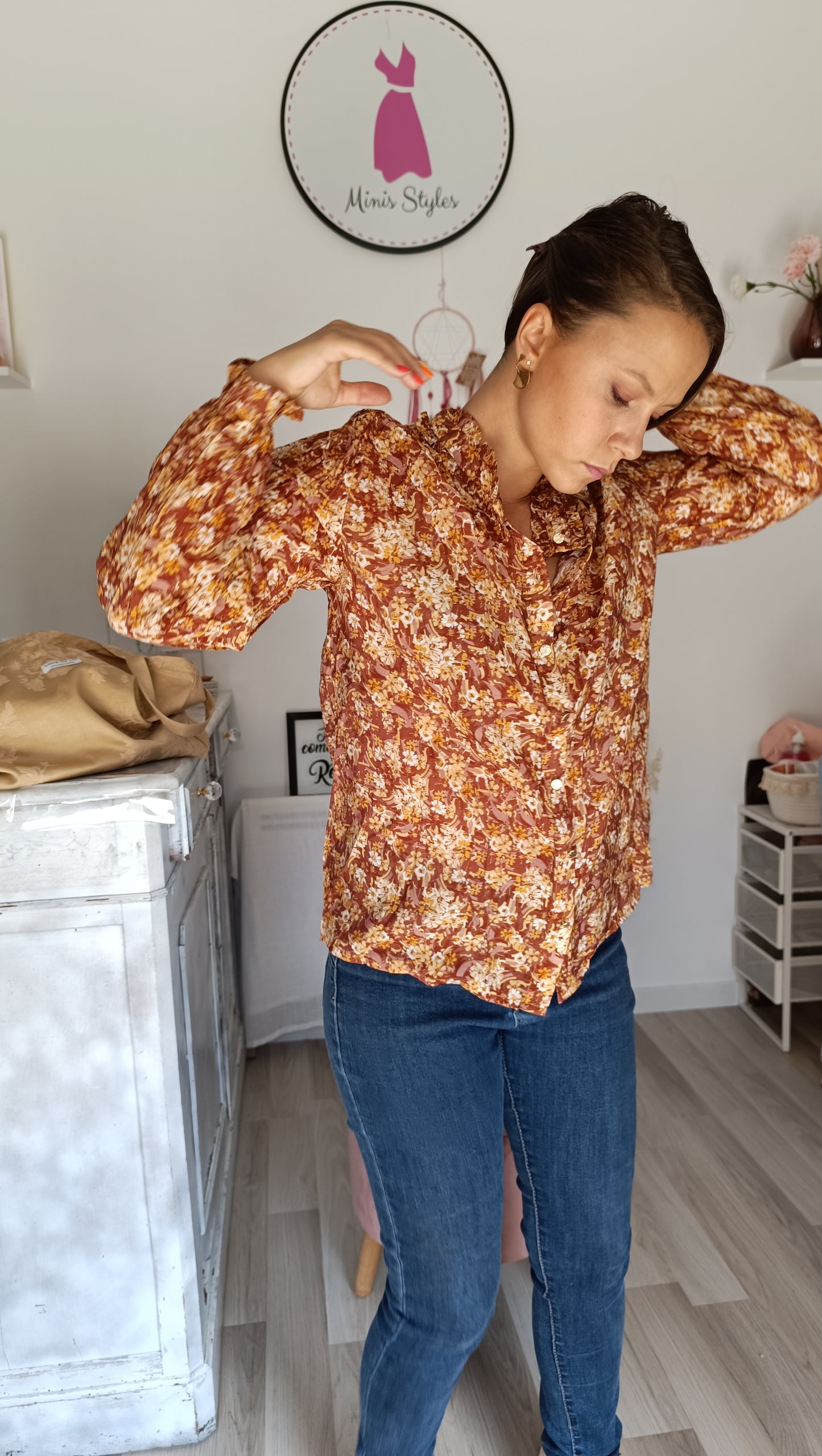 Chemise a motifs et boutons doré