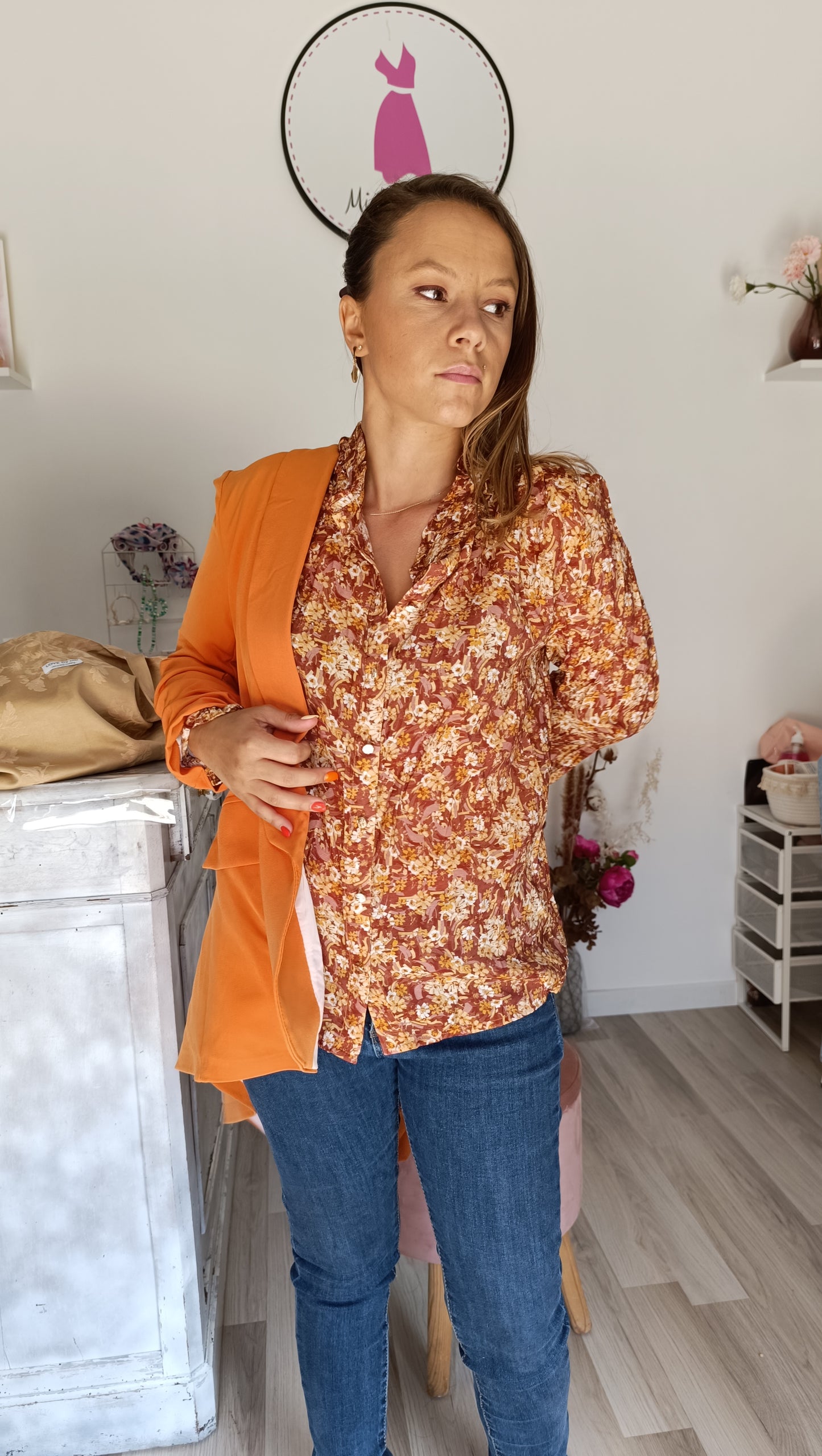 Chemise a motifs et boutons doré