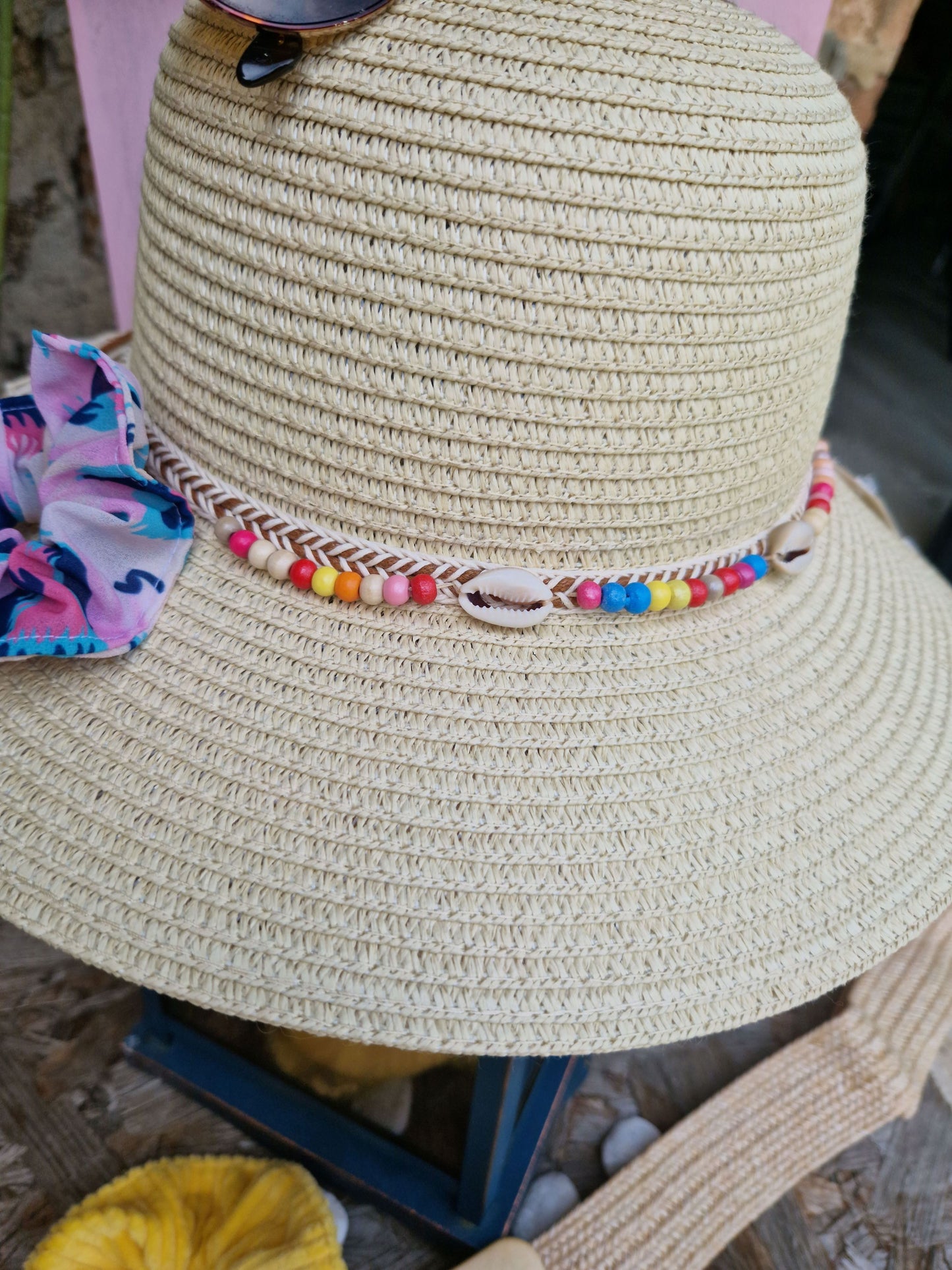 Chapeau coquillages et perles