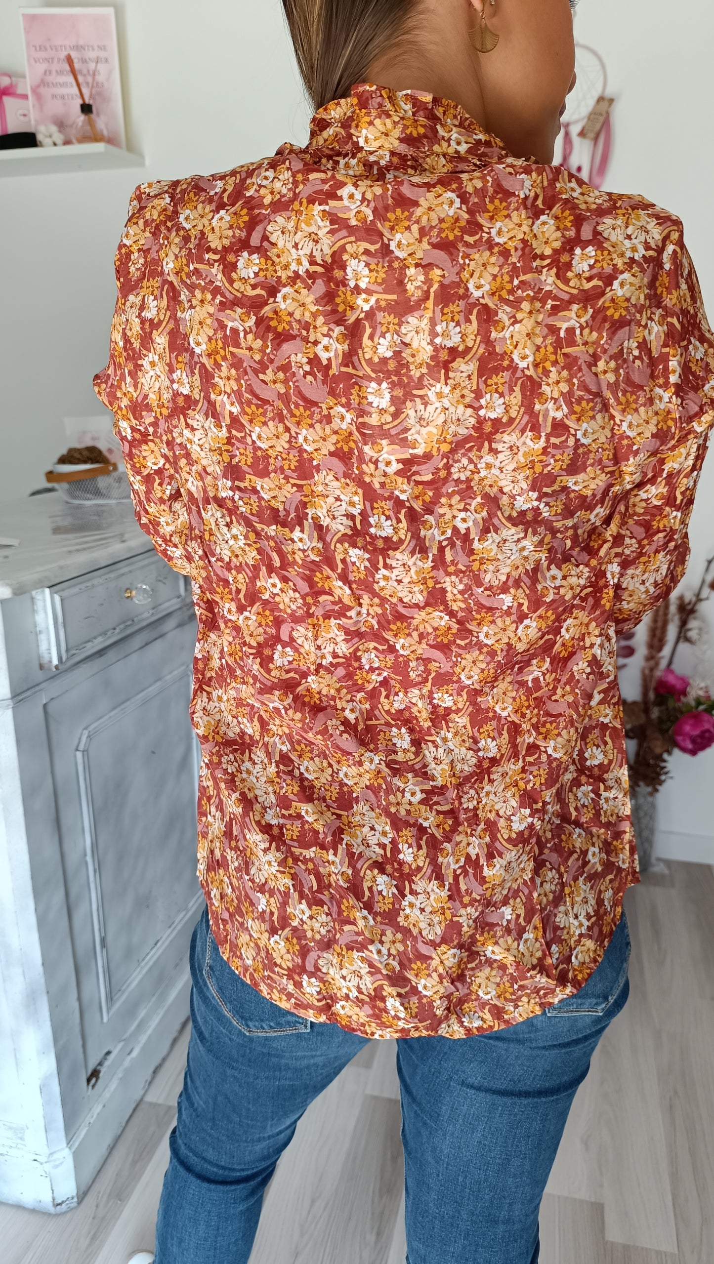 Chemise a motifs et boutons doré