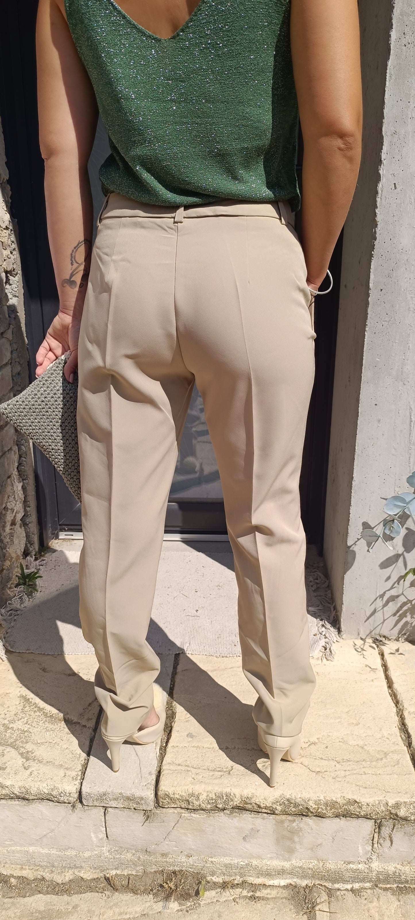 Pantalon élégant en toile. Beige ou noir