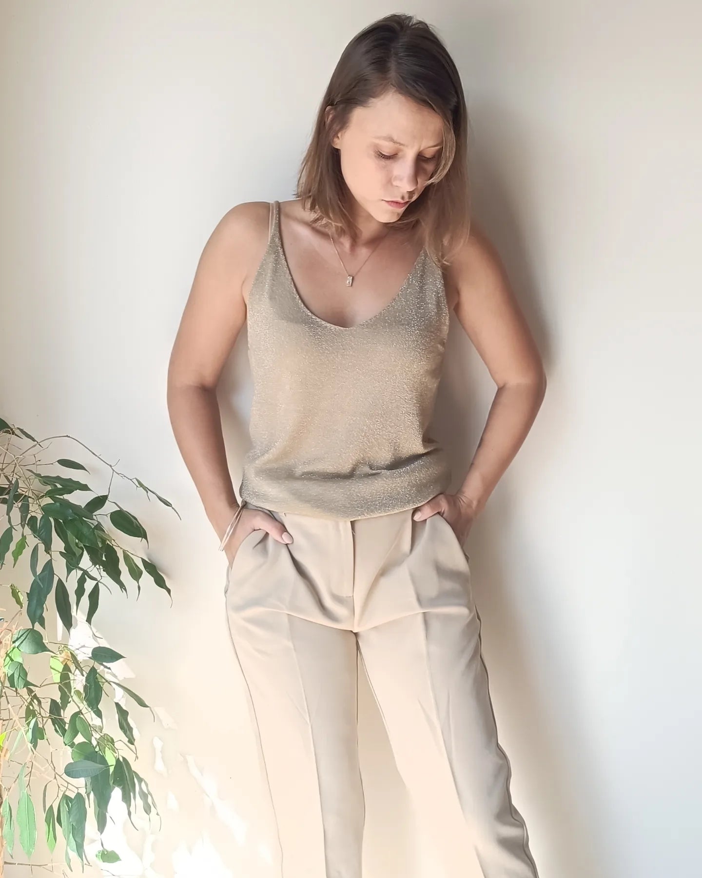 Pantalon élégant en toile. Beige ou noir