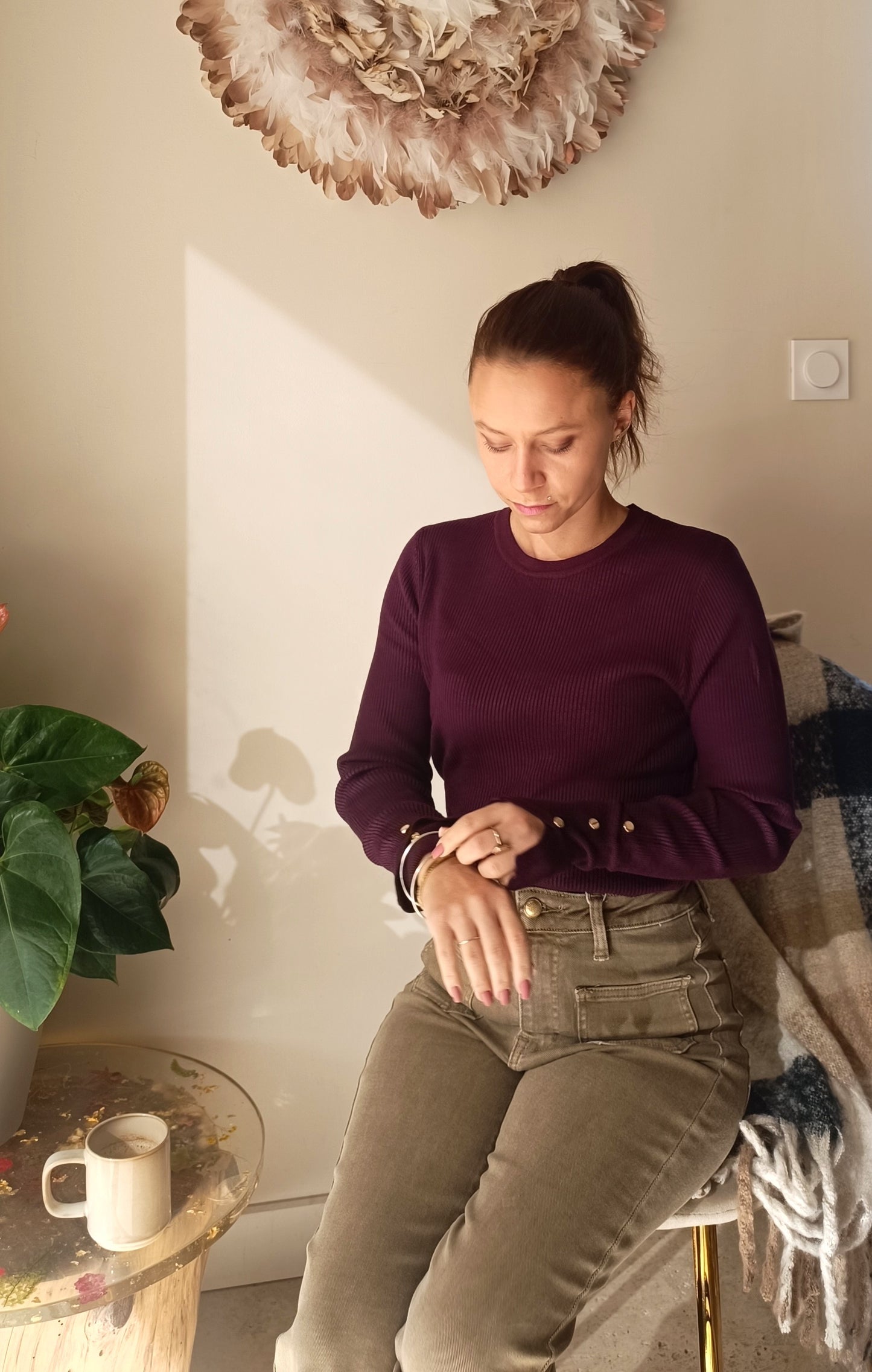Pull prune boutons dorés