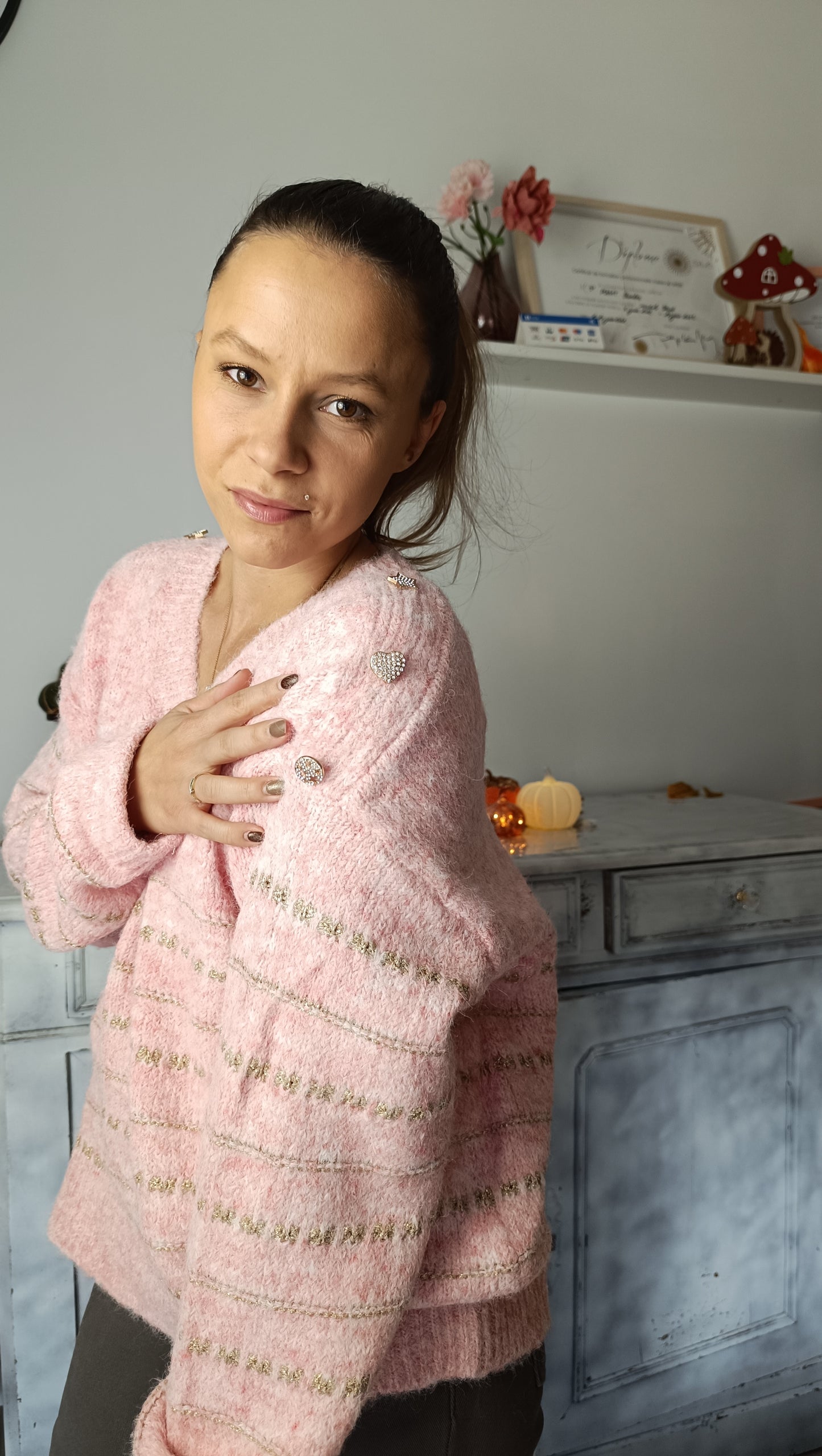 Pull féminin avec laine et détails - Rose