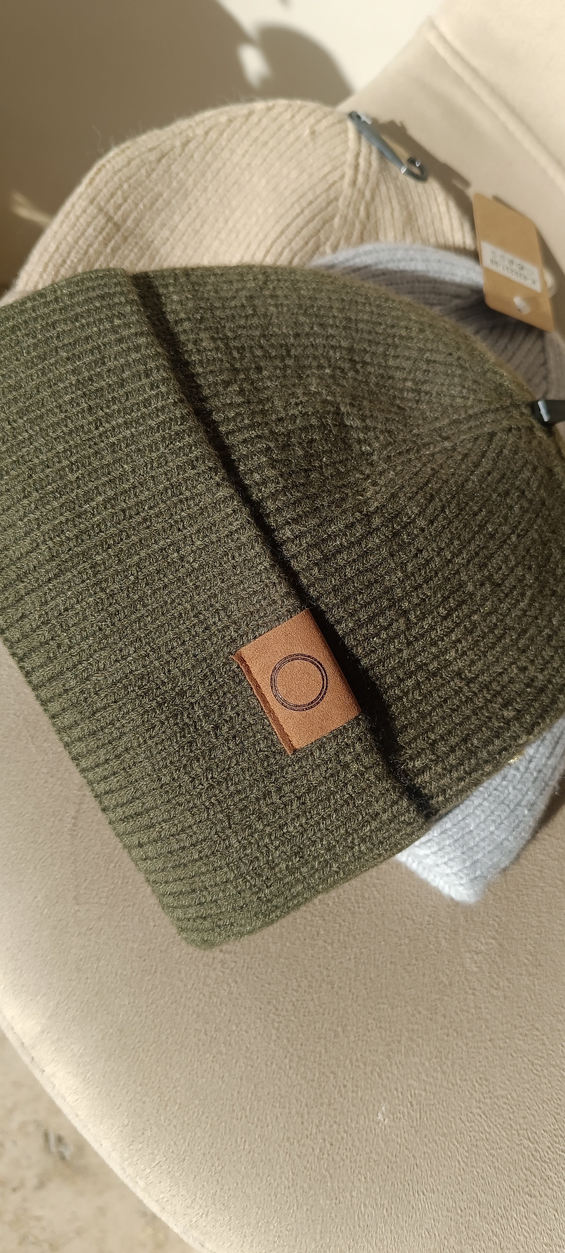 Bonnet fourré kaki avec ourlet