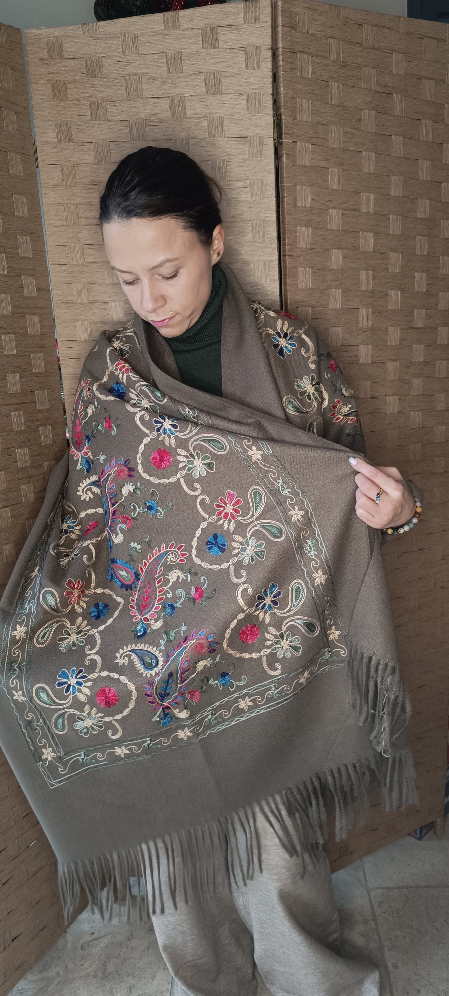 Echarpe douce brodée