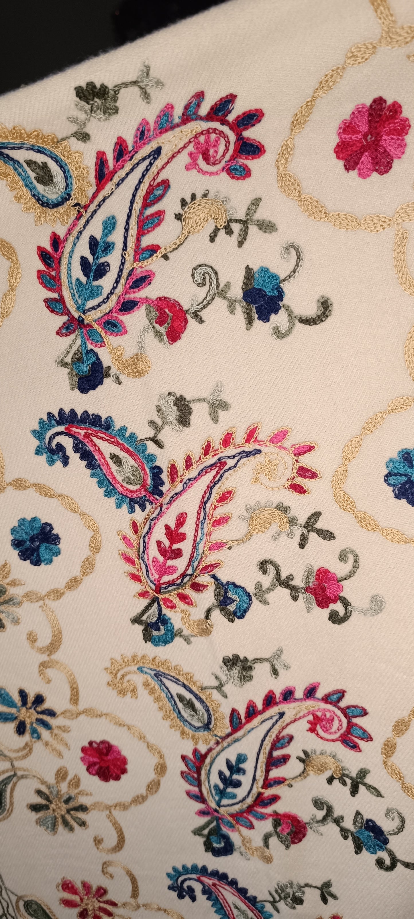 Echarpe douce brodée