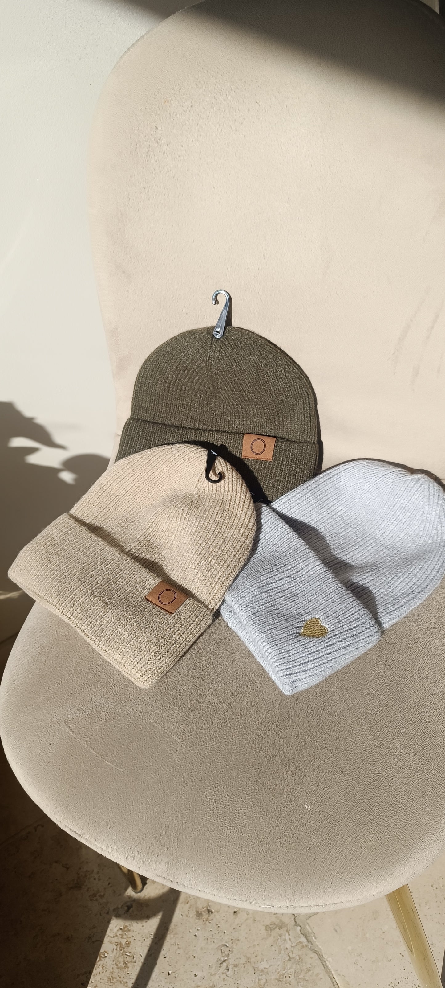 Bonnet en maille avec ourlet