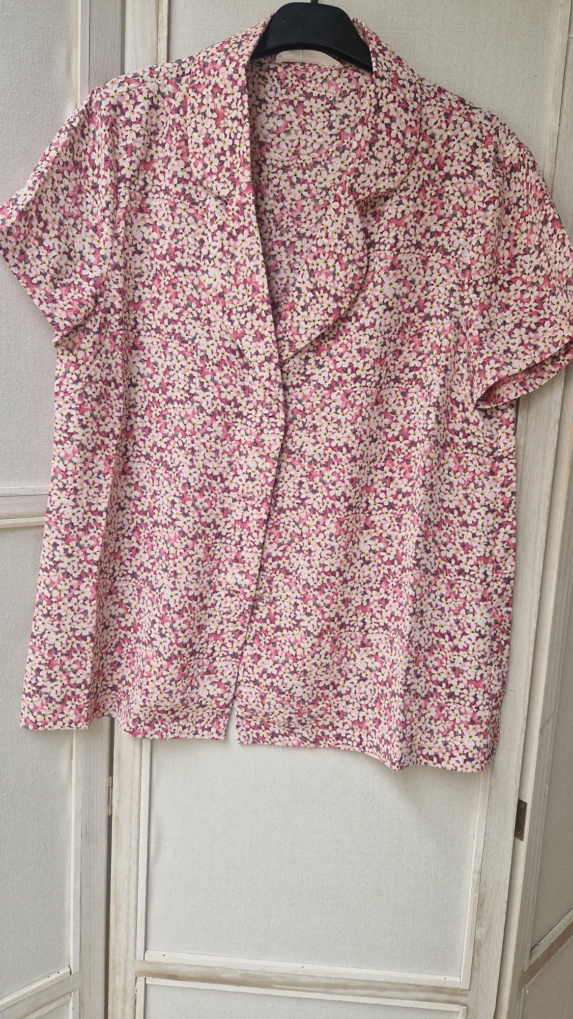 Blouse à manche courte fleurie