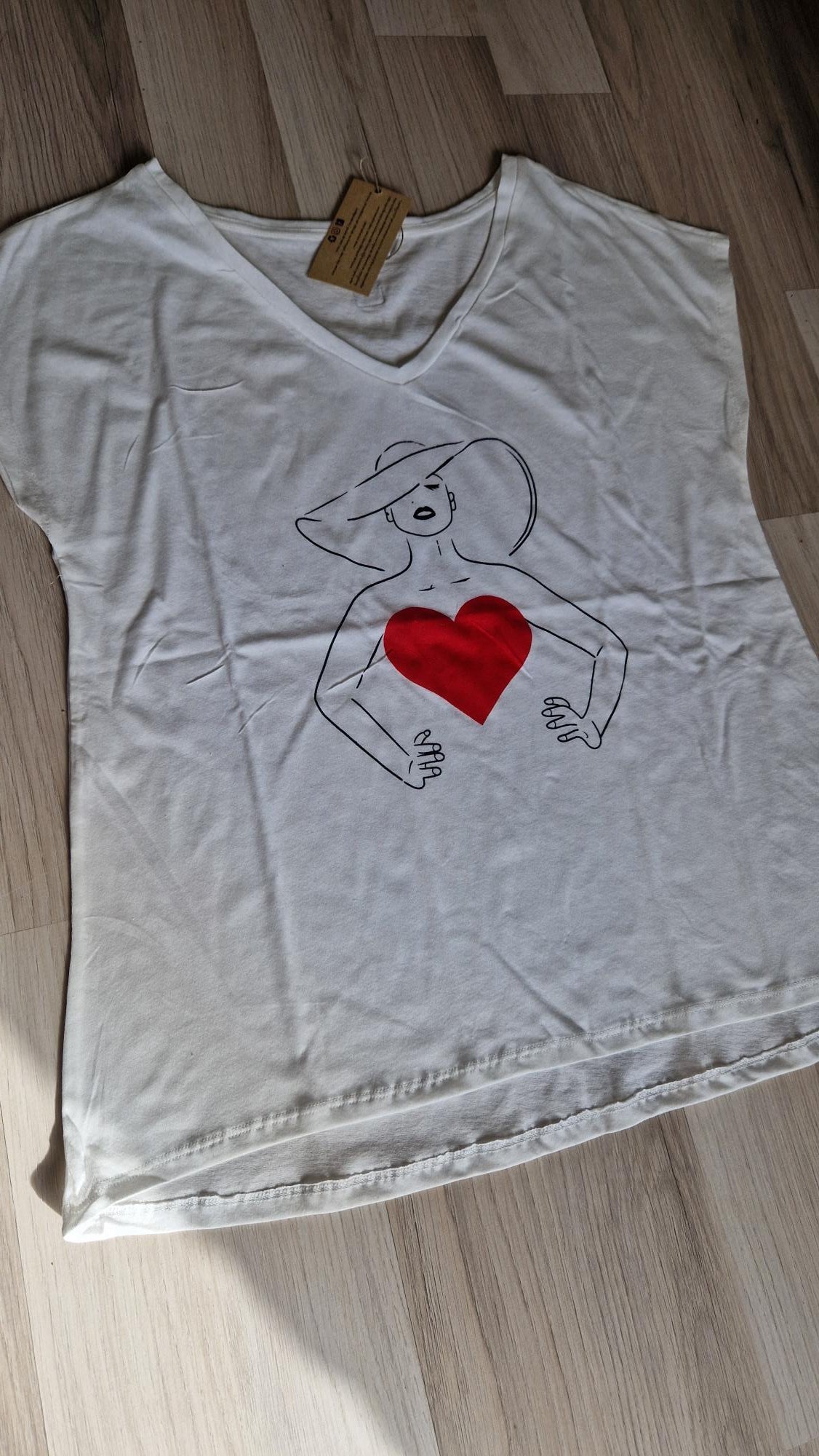 Tee-shirt Upcyclé "femme au grand coeur"