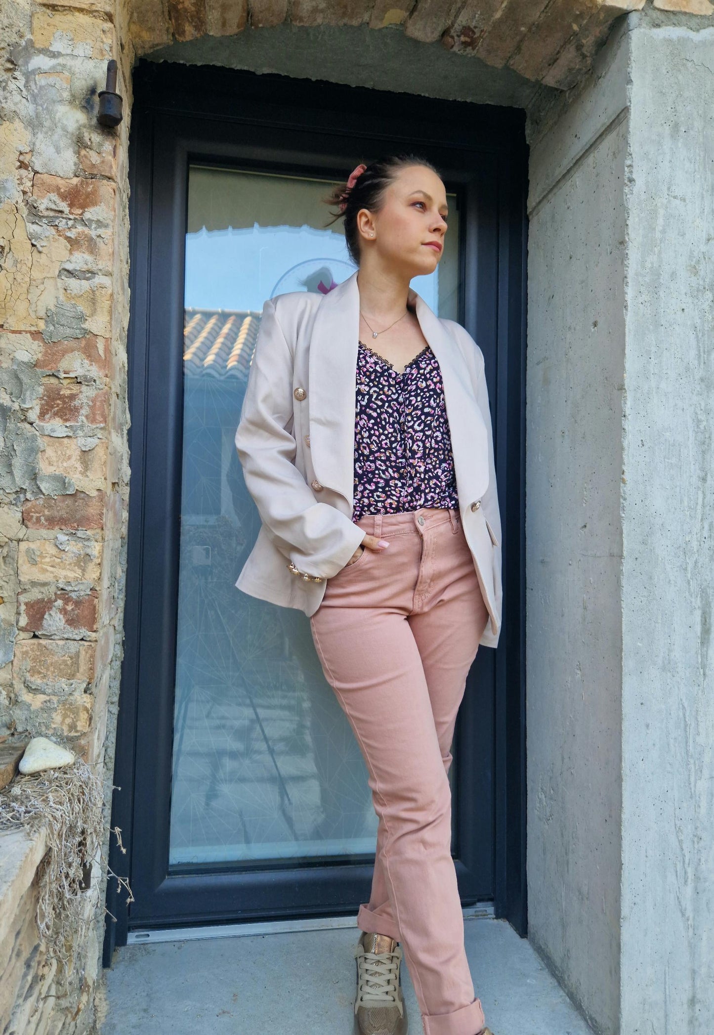 Blazer beige à boutons dorés